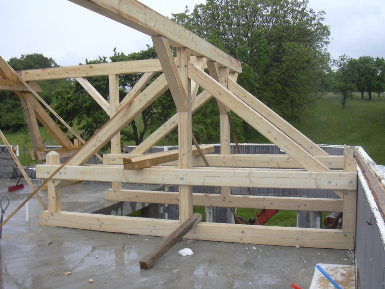 Ferme de charpente traditionnelle en bois