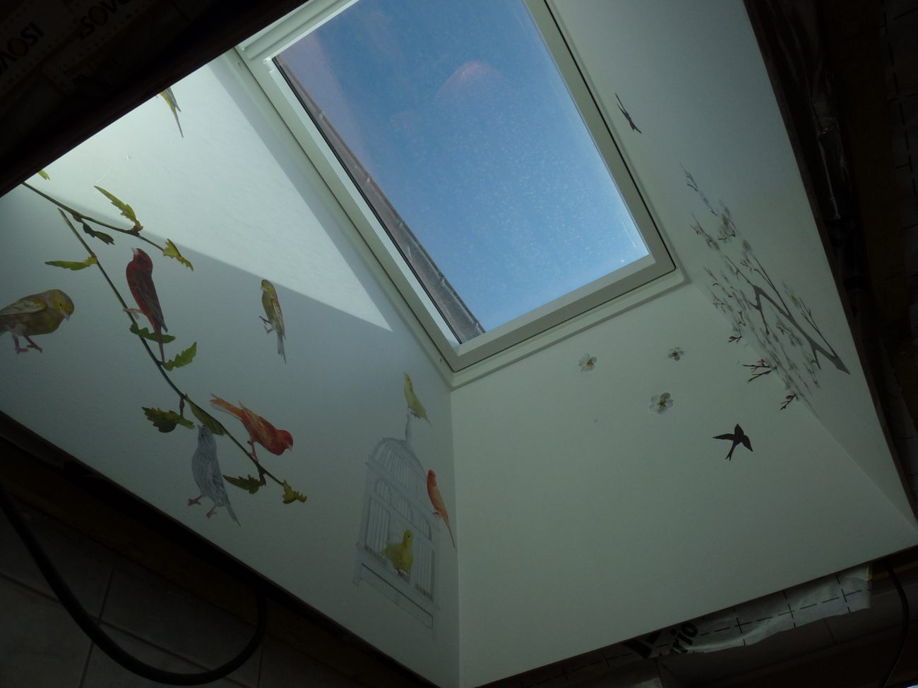 Fenêtre de toit Velux vue de l'intérieur, combles aménagés